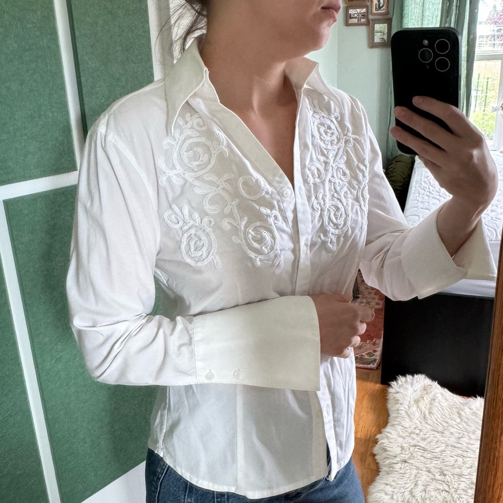 Classiques Entier White Embroidered Blouse Medium